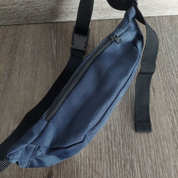 Levi's Fanny Pack Waist Bag Crossbody Sling - Picture 2 of 4